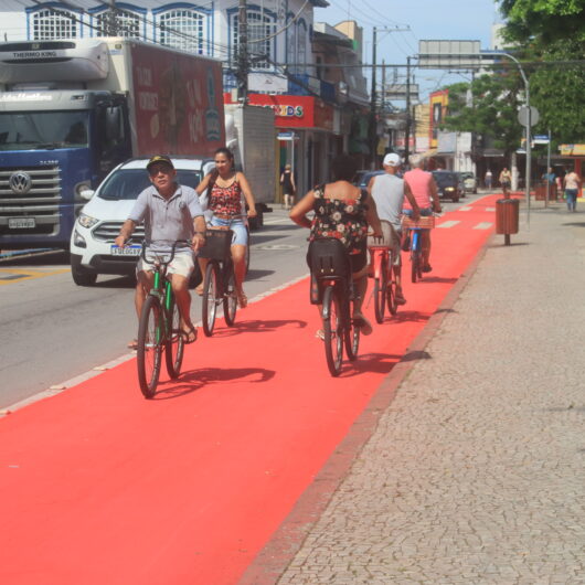 Prefeitura reforça pintura de solo em ciclofaixas do Centro