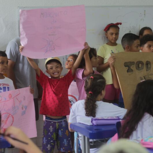Casa Beija Flor realiza ação de conscientização de combate à dengue no Barranco Alto