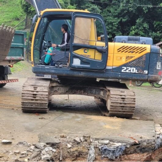 Prefeitura de Caraguatatuba trabalha na recuperação de galeria rompida no Jaraguazinho após chuvas