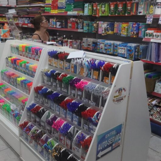 Procon de Caraguatatuba recomenda pesquisa para economizar na compra do material escolar