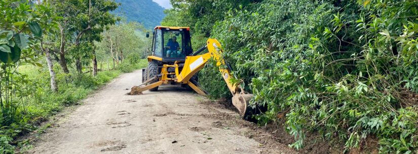 Prefeitura conta com força tarefa de limpeza e desassoreamento em valas de drenagem da Região Sul