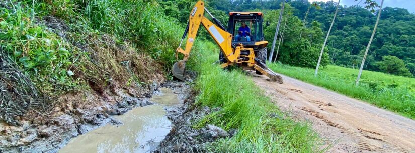 Rio Claro e Poço das Antas recebem serviços de limpeza e desassoreamento de valas