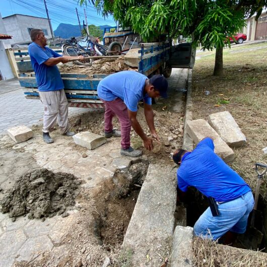 Prefeitura leva trabalho de limpeza e contenção de erosão para ruas do Perequê Mirim