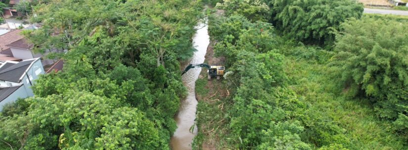 Prefeitura inicia desobstrução do Rio Capricórnio em caráter de urgência