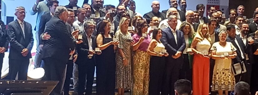 Prefeitura de Caraguatatuba recebe o Prêmio Influência Leitora pelo crescimento no percentual de alfabetização