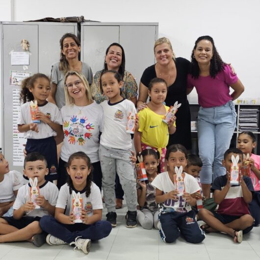 Prefeitura realiza tradicional entrega dos “Coelhinhos da Páscoa” aos alunos da rede municipal