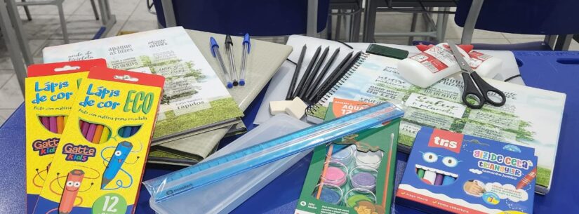 Prefeitura de Caraguatatuba inicia entrega de kit de material escolar aos alunos da rede municipal