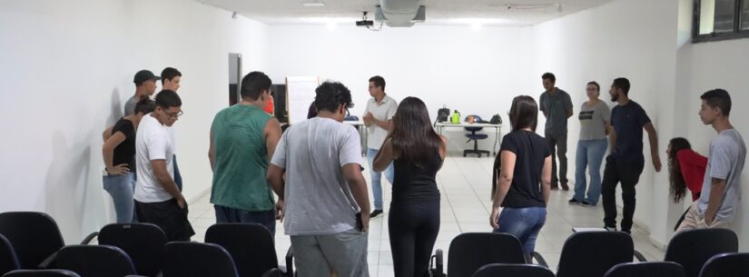 Jovens iniciam curso de teleatendimento com foco no primeiro emprego em Caraguatatuba