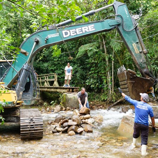 Prefeitura inicia reconstrução da ponte de pedestres do Cantagalo/Colibri