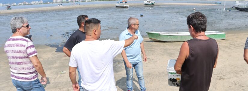 Prefeitura e Sabesp realizam vistoria na Praia do Camaroeiro para coleta e análise de material na faixa de areia