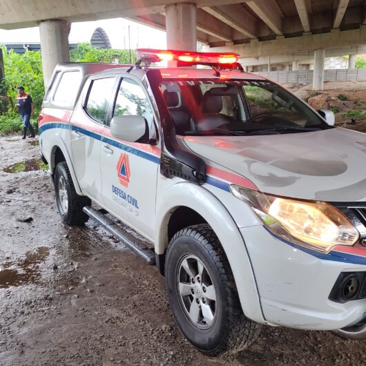 Chuvas de cabeceira provocam estragos, transbordam rios e destróem uma ponte em Caraguatatuba
