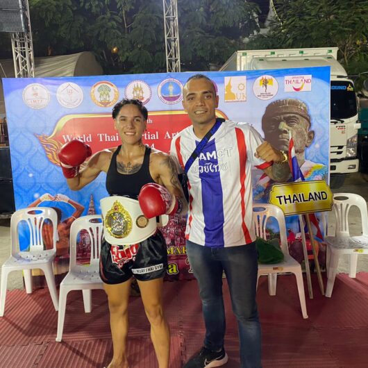 Atleta de Caraguatatuba é consagrada campeã mundial de Muay Thai na Tailândia