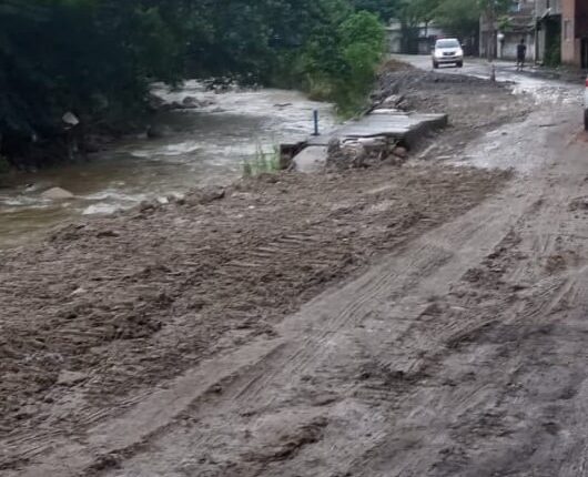 Prefeitura continua trabalho de limpeza e reconstrução de bairros após chuva de cabeceira