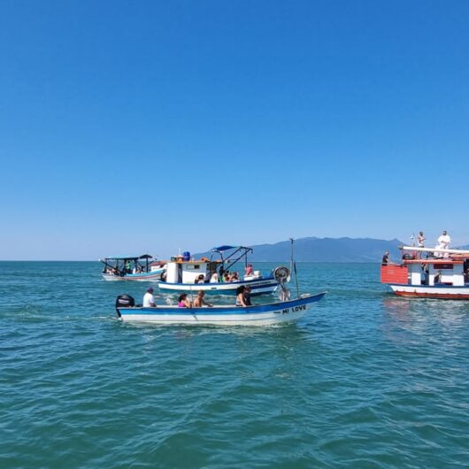 Benção das embarcações e procissão comemoram 25 anos do festival do Camarão