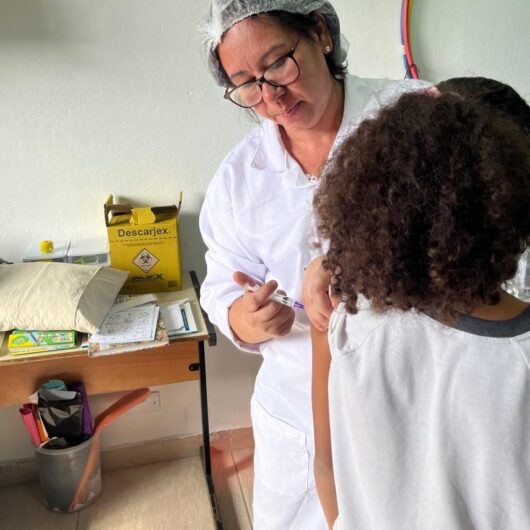 Secretaria de Saúde de Caraguatatuba reforça atualização de vacinas em escolas do município