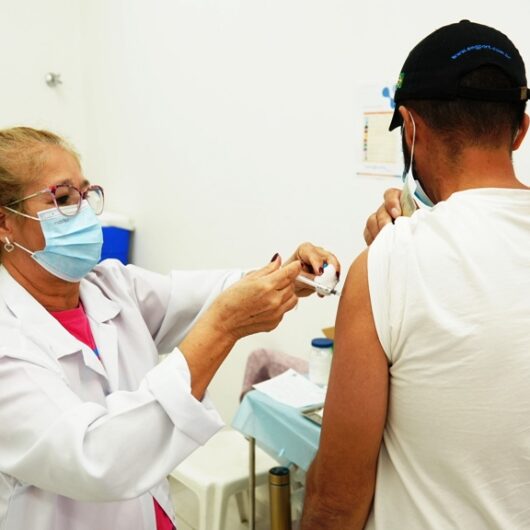 Caraguatatuba vacina 4 mil pessoas contra gripe e imunização segue nas unidades de saúde para grupos prioritários