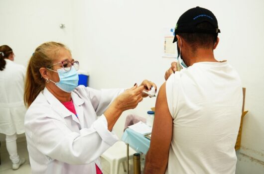 Sábado é dia de vacinação, coleta de preventivo e avaliação bucal nas Unidades de Básicas de Saúde de Caraguatatuba