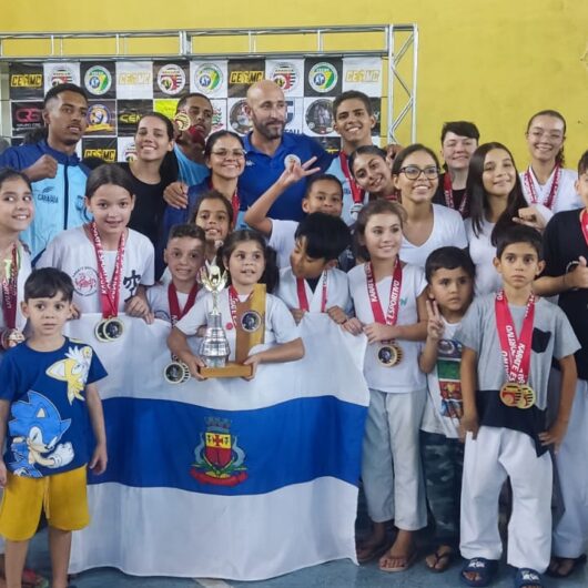 Equipe de Karatê de Caraguatatuba Conquista 38 Medalhas na Copa Caçapava