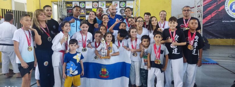 Equipe de Karatê de Caraguatatuba Conquista 38 Medalhas na Copa Caçapava