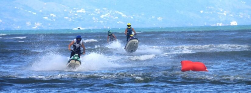 Campeonato de Moto Aquática agita Praia do Centro em Caraguatatuba