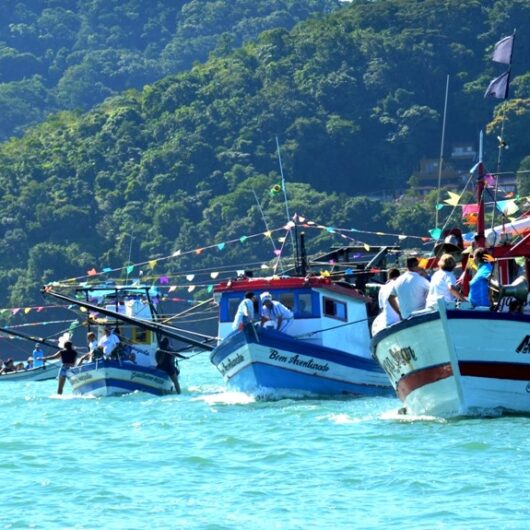 Cerimônia ‘Barcos ao Mar’ celebra a abertura da pesca do camarão