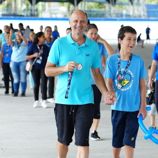 Caminhada do Dia Mundial de Conscientização sobre o Autismo reúne mais de 200 pessoas em Caraguatatuba