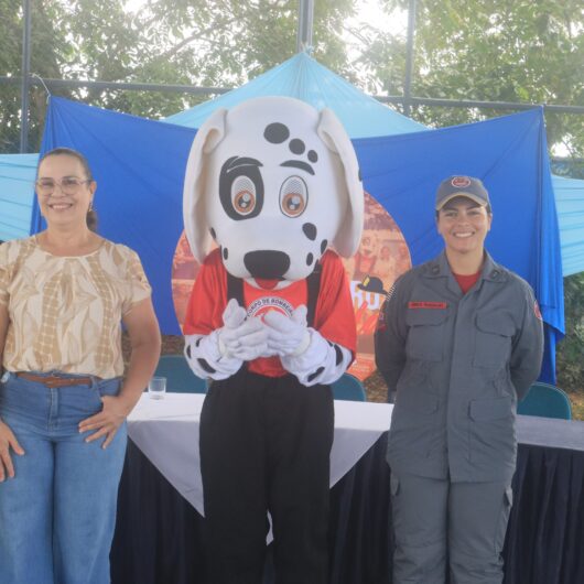 Alunos do Perequê-Mirim participam de formatura do Projeto Bombeiro na Escola