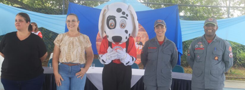 Alunos do Perequê-Mirim participam de formatura do Projeto Bombeiro na Escola