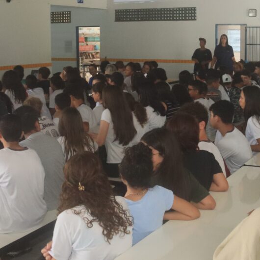 GCM de Caraguatatuba leva palestra antibullyng e sobre drogas em escola da região Norte