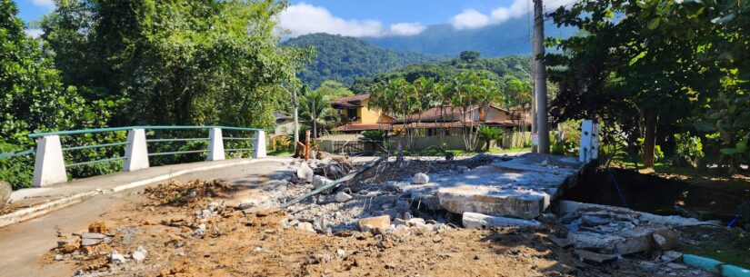 Prefeitura de Caraguatatuba inicia reconstrução da ponte do Verde Mar