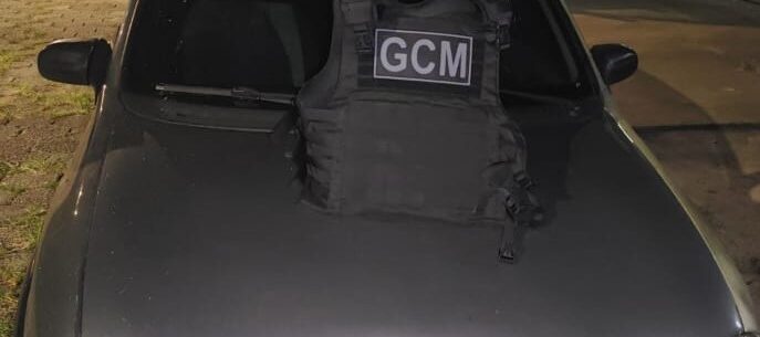GCM de Caraguatatuba apreende veículo suspeito de ter sido furtado