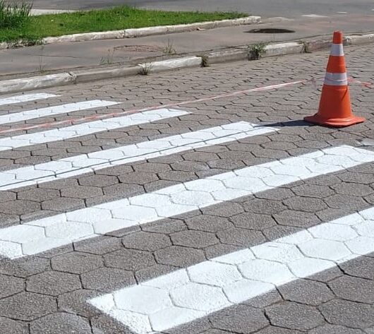 Prefeitura de Caraguatatuba instala e recupera mais de 200 pontos de sinalização de trânsito em março