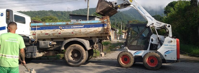 Regiões Centro e Norte de Caraguatatuba recebem serviços de limpeza de ruas