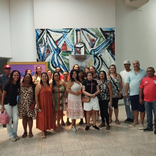 Turmas da EJA das escolas municipais têm aula cultural no Teatro Mario Covas
