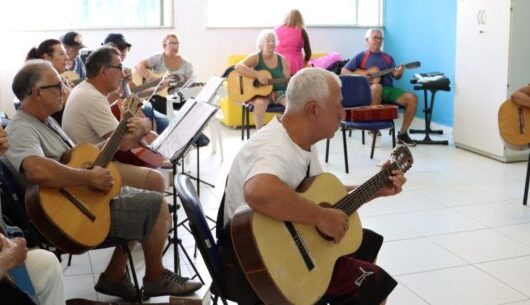 Turismo de SP lança guia com 70 destinos para viajantes 60+ e Caraguatatuba é destaque