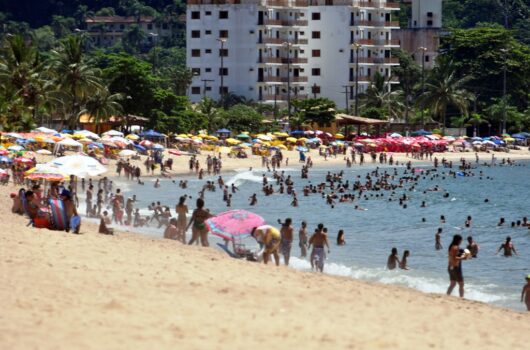 Com eventos e alta temperatura, Caraguatatuba registra 64% de ocupação hoteleira e tem final de semana movimentado