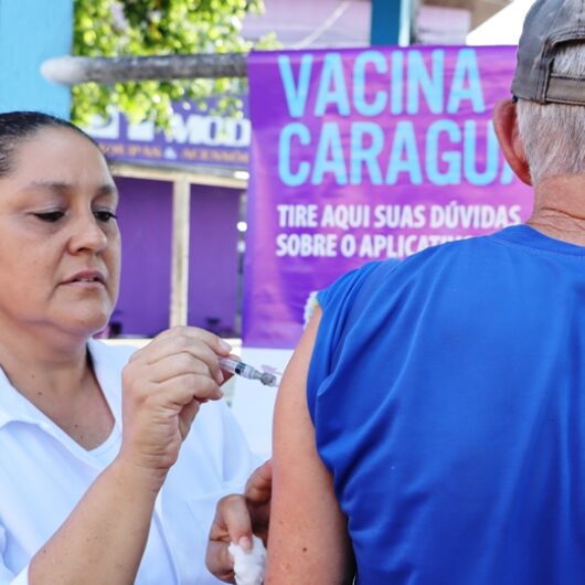 Mais de 2 mil pessoas são imunizadas contra gripe na Praça Cândido Mota e mutirão segue nesta semana na Região Sul