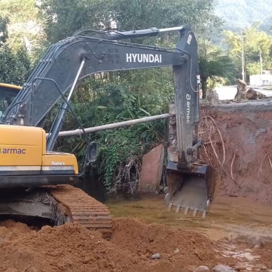 Prefeitura de Caraguatatuba organiza força-tarefa para acelerar a reconstrução da ponte do Verde Mar