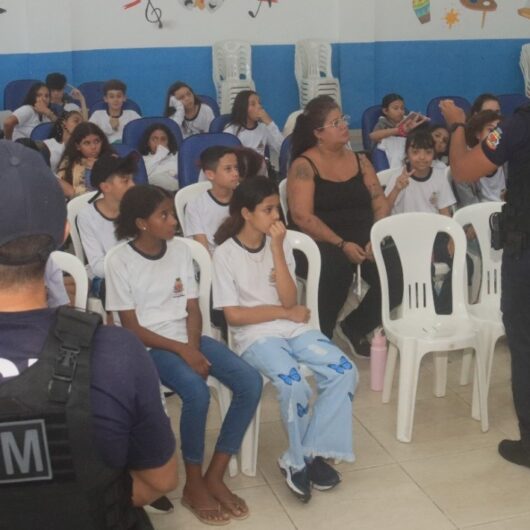 GCM de Caraguatatuba leva palestra antibullyng e sobre drogas em escola no Tinga