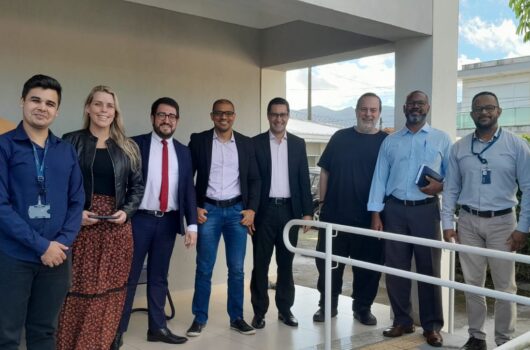 Retirada de fiação irregular e cabos caídos de postes é intensificada em Caraguatatuba Retirada de fiação irregular e cabos caídos de postes é intensificada em Caraguatatuba