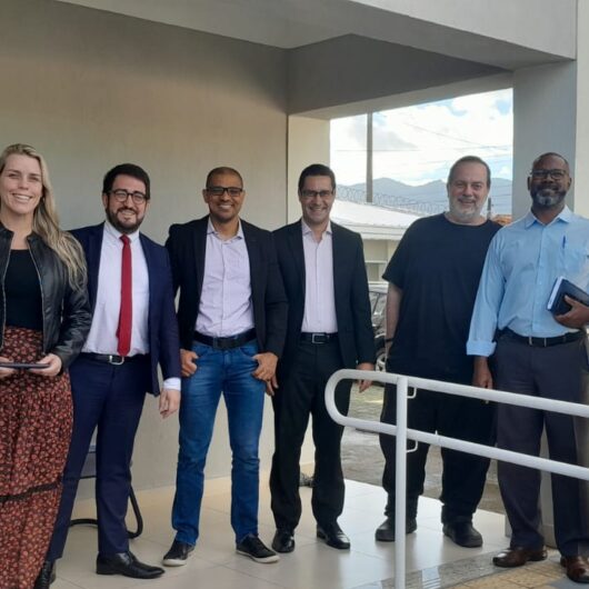 Retirada de fiação irregular e cabos caídos de postes é intensificada em Caraguatatuba Retirada de fiação irregular e cabos caídos de postes é intensificada em Caraguatatuba