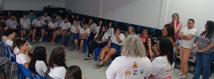Alunos de escola municipal participam de palestra sobre combate à violência sexual na Campanha Maio Laranja Alunos de escola municipal participam de palestra sobre combate à violência sexual na Campanha Maio Laranja