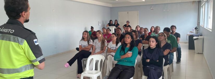 Agentes de trânsito ministram palestra na Casa de Saúde Stella Maris Agentes de trânsito ministram palestra na Casa de Saúde Stella Maris