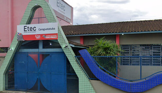 #PraTodosVerem Fachada do prédio da ETEC Caraguatatuba no bairro Indaiá. #PraTodosVerem Fachada do prédio da ETEC Caraguatatuba no bairro Indaiá.