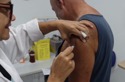 Caraguatatuba amplia campanha de vacinação contra gripe para população geral Caraguatatuba amplia campanha de vacinação contra gripe para população geral