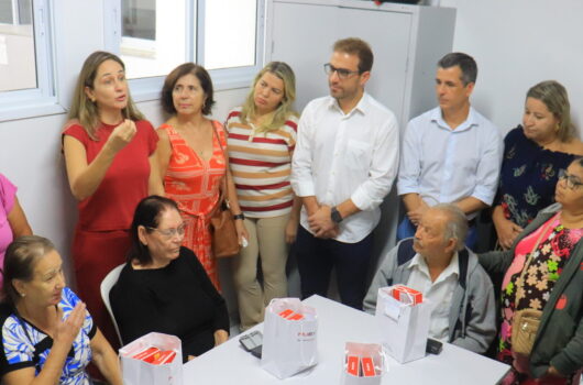 Pacientes recebem kits de aparelhos auditivos em Caraguatatuba Pacientes recebem kits de aparelhos auditivos em Caraguatatuba