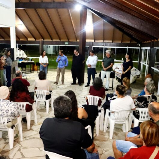 Quiosqueiros da Martim de Sá recebem termos de regularização do Projeto de Intervenção Urbanística
