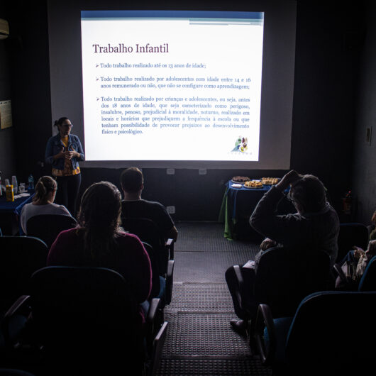 Caraguatatuba encerra ciclo de oficinas sobre Programa de Erradicação do Trabalho Infantil Caraguatatuba encerra ciclo de oficinas sobre Programa de Erradicação do Trabalho Infantil
