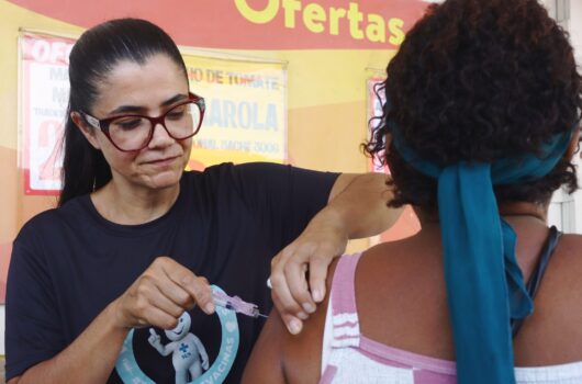 Vacinação contra gripe em Caraguatatuba ganha reforço com ações descentralizadas Vacinação contra gripe em Caraguatatuba ganha reforço com ações descentralizadas
