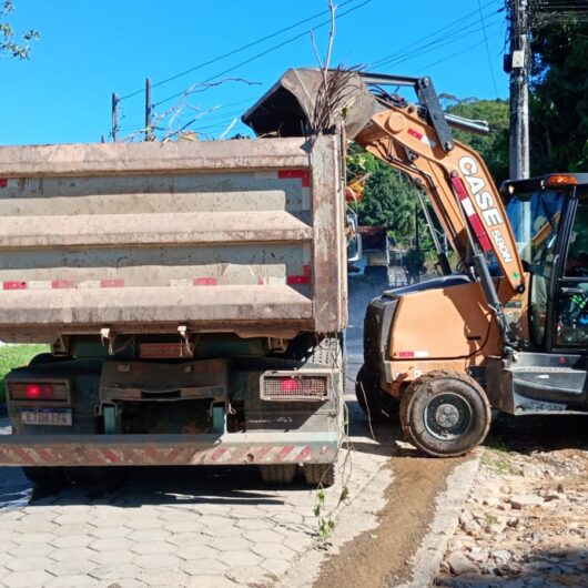 Secretaria de Serviços Públicos executa atividades de zeladoria em diversos bairros de Caraguatatuba Secretaria de Serviços Públicos executa atividades de zeladoria em diversos bairros de Caraguatatuba